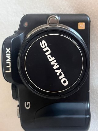 Fotocamera Olympus G con obiettivo