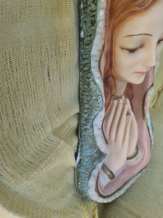 Virgen antigua de pared