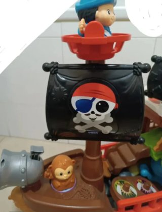 Barco pirata de juguete interactivo marca Vtech