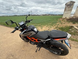 KTM Duke 125 2023 Gris Naranja
