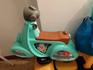 Moto infantil tipo Vespa