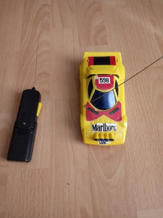 Coche teledirigido Marlboro 598