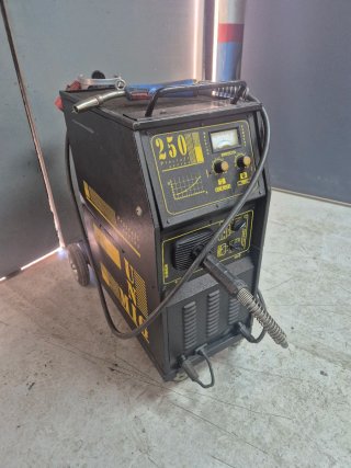 MAQUINA DE SOLDAR