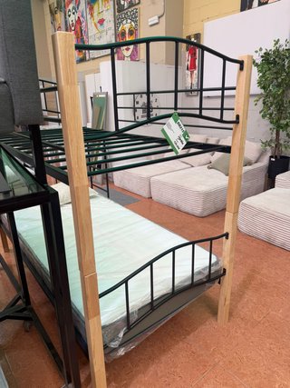 Litera de forja y madera