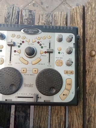 Controlador DJ Hercules MP3