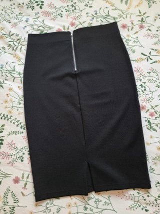 Falda negra Kiabi talla 38 hasta la rodilla