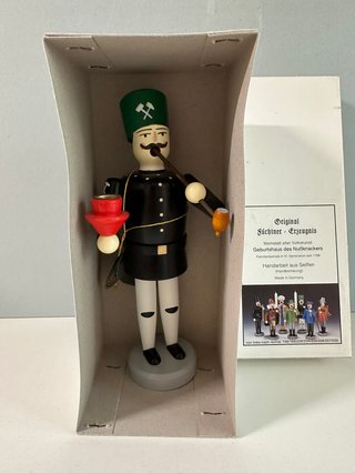 Cascanueces artesanía en madera Erzgebirge 23 cm