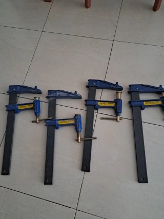 4 Sargentos Carpintería Azul