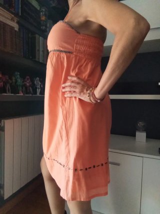 VESTIDO NARANJA DE TIRANTES CON PEDRERÍA