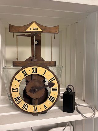 Reloj decorativo artesanal estilo siglo XVII