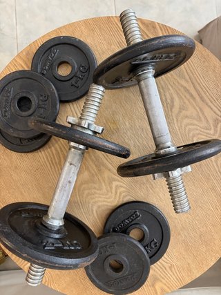 Pesas de gimnasio y discos