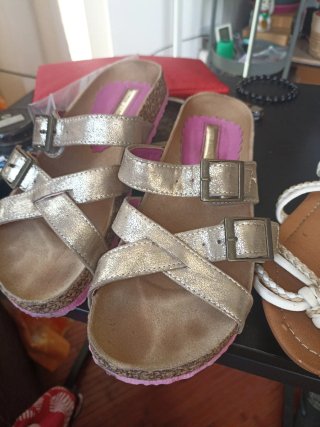 Sandalias Blanco Talla 36 Doradas y Blancas