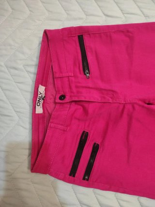 Pantalón pitillo fucsia OnLy talla M
