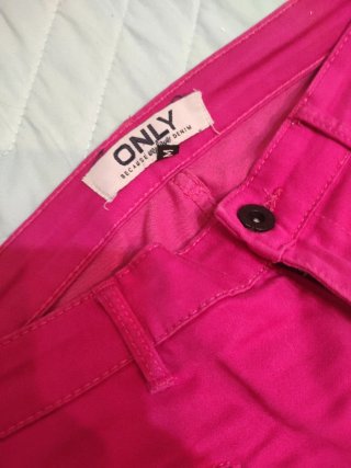 Pantalón pitillo fucsia OnLy talla M