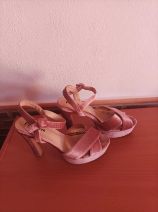 Sandalias cuña beige y doradas