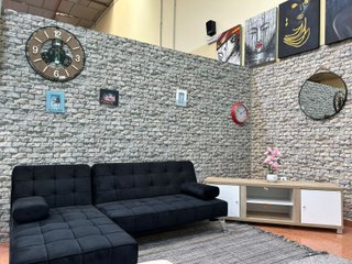 Sofá y Mueble TV Negro y Madera