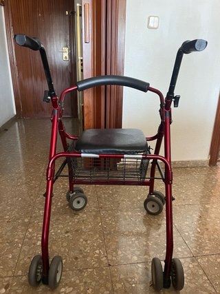 Andador con asiento y cesta