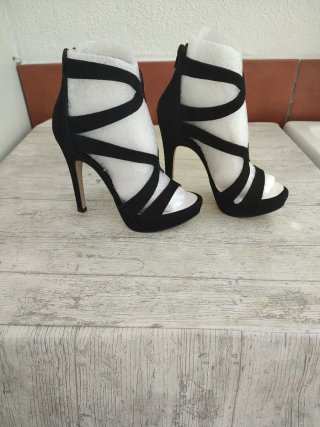 Zapatos de tacón San Marina negros