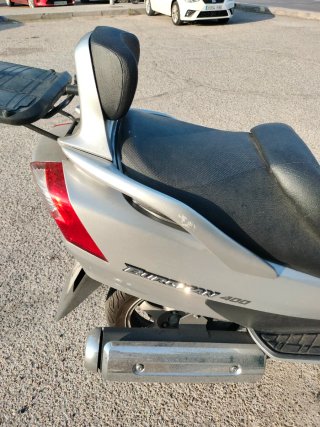 Suzuki Burgman 400 Scooter.   2004