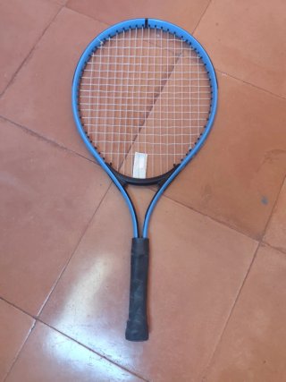Raqueta de tenis azul