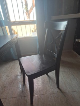 Tavolo da pranzo in legno scuro per 6 persone