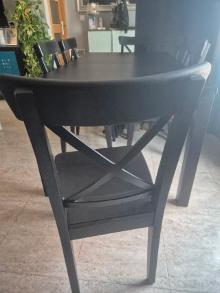 Tavolo da pranzo in legno scuro per 6 persone
