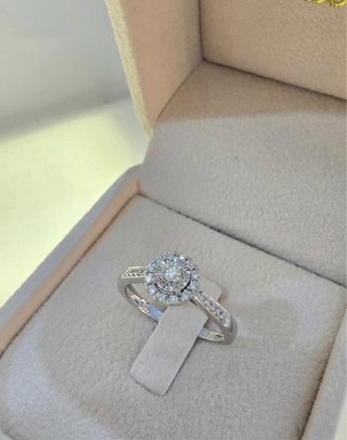Anillo Oro 18K con Diamantes