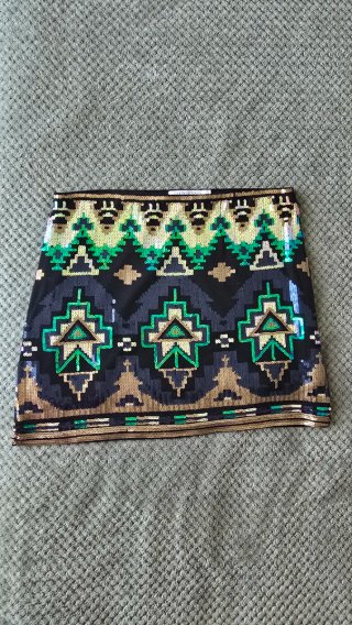 Minifalda de lentejuelas con estampado étnico