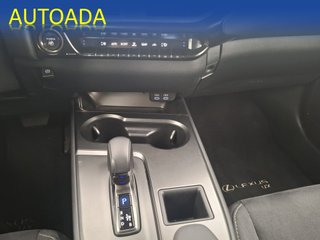 Lexus UX 2025