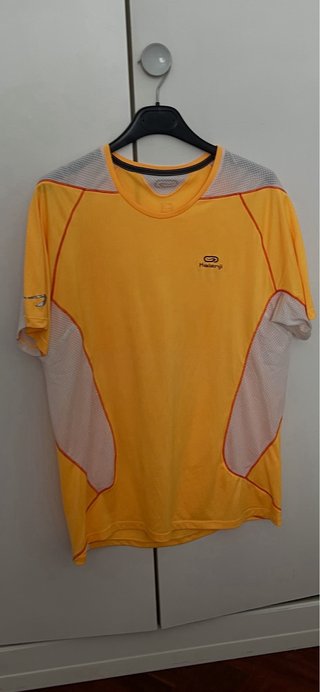 Camiseta deportiva para chico amarilla