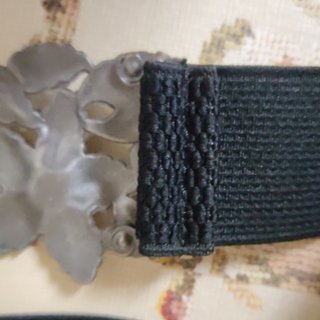 Cinturón elástico negro flores plateadas y strass