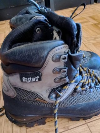 Botas de montaña Bestard robustas suela rígida