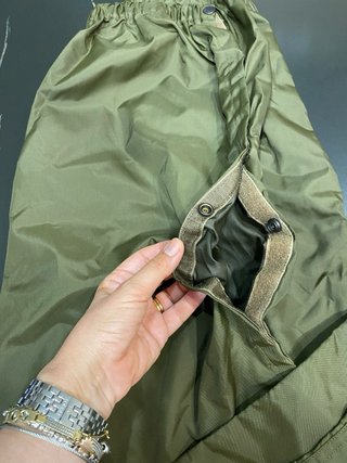 Pantaloni antipioggia verdi