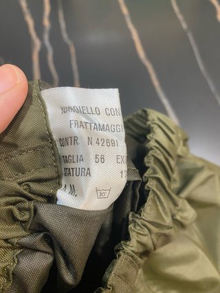 Pantaloni antipioggia verdi