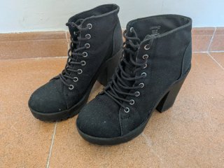 Botines negros con cordones Talla 36