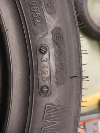 3.00 R10 42J MICHELIN S83