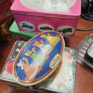Scatole di latta vintage decorate