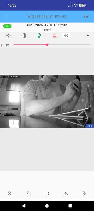 Reloj despertador con cámara oculta
