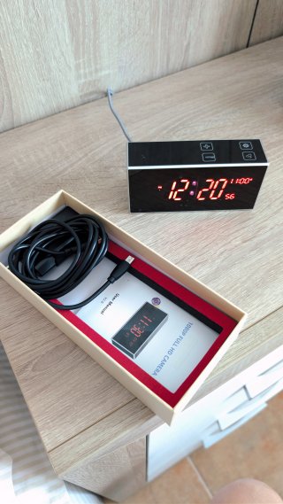 Reloj despertador con cámara oculta