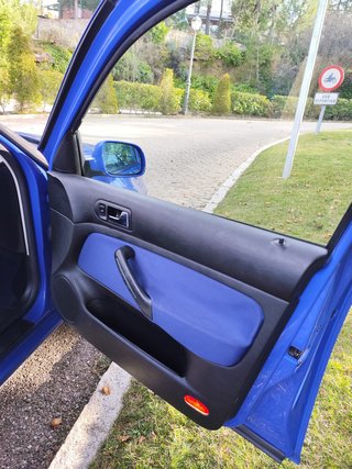 Volkswagen Golf 2000.