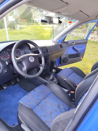 Volkswagen Golf 2000.