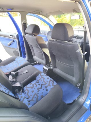 Volkswagen Golf 2000.