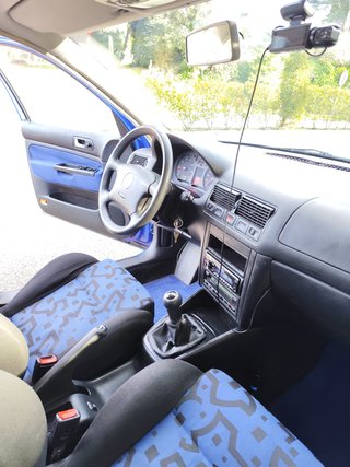 Volkswagen Golf 2000.