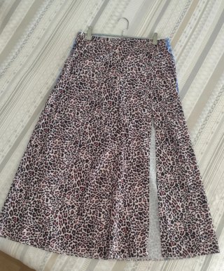 Falda larga leopardo rosa con abertura