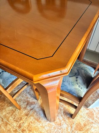 Conjunto mesa y sillas de madera