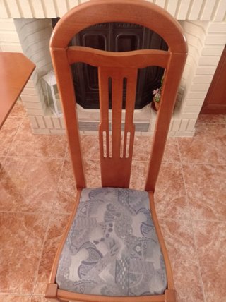 Conjunto mesa y sillas de madera