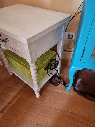 Mesa auxiliar de madera