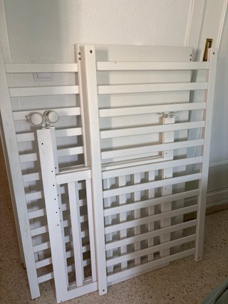 Cuna blanca con ruedas + colchón
