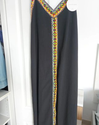 Vestido largo étnico negro y multicolor