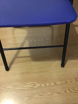 Silla plegable azul y negra